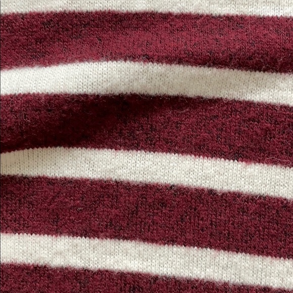 old navy long sleeve tee - Picture 3 of 4